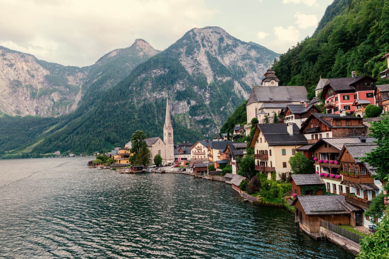 Hallstatt & Salzkammergut – Austria’s Scenic Lake District for First-Time Visitors