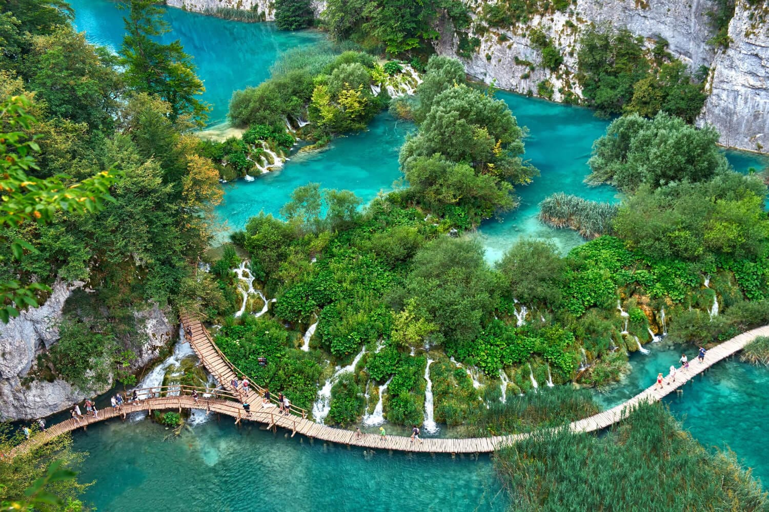 Plitvice Lakes Travel Guide: Best Routes, Waterfalls & Tips